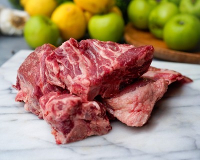 Свинина на кости охлаждённая 1 кг - купить в Крутце